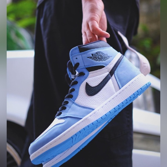 New Jordan 1  Retro UNC Size 7 Y / 8.5 women / 7 Men - Picture 11 of 12